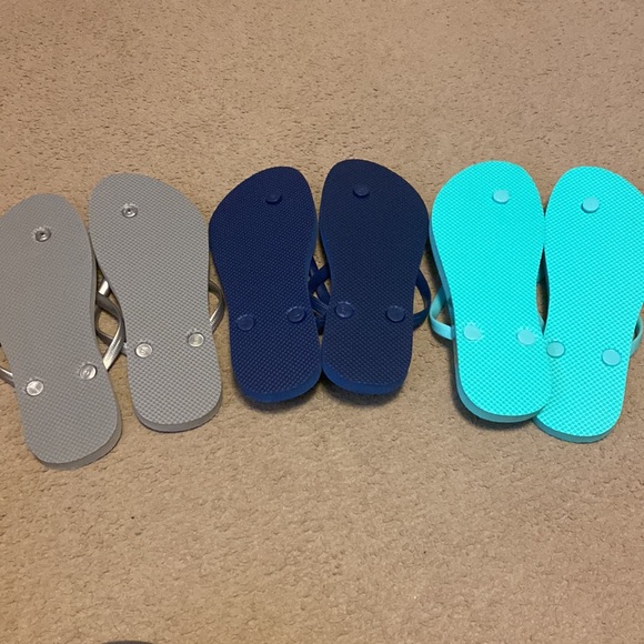 Old Navy 🩴 Flip Flops - Picture 3 of 3